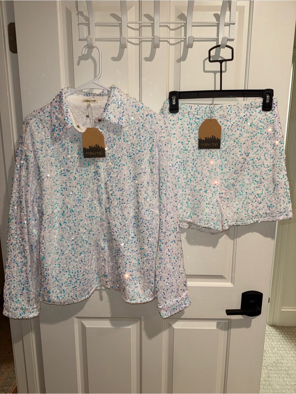 NWT Main Strip White Sequin Button-Up Top and Shorts Set with Aqua Accents s/m